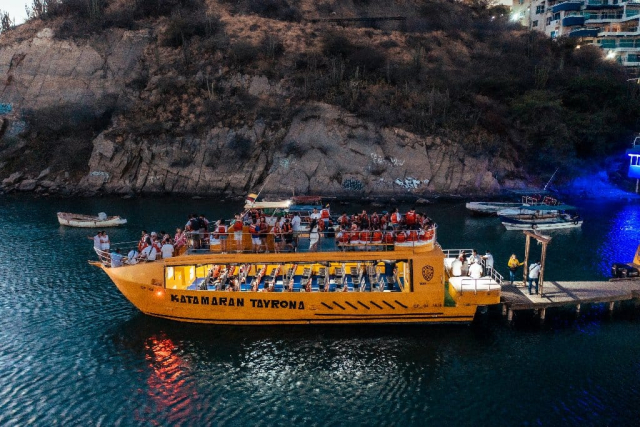 fiesta blanca en katamarán