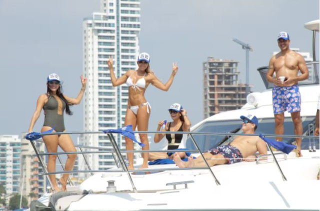 El espectacular desfile de las Balleneras en Santa Marta