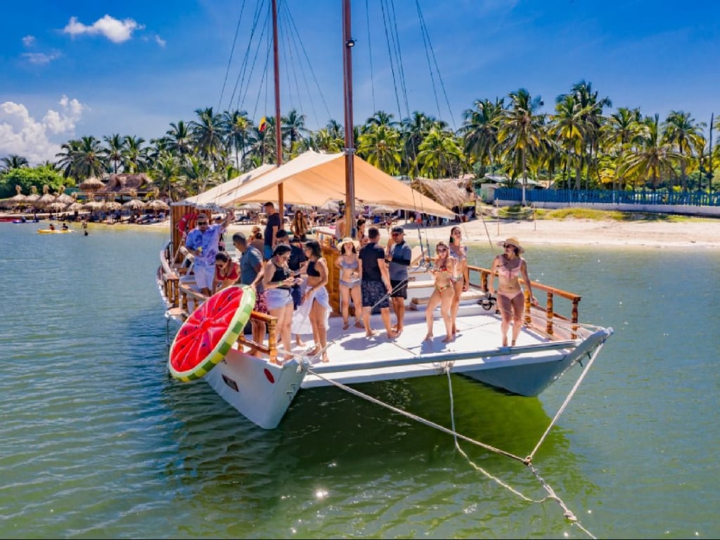 catamaran tour cartagena