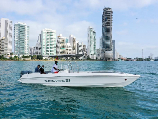 Good Vibes Boat - Cartagena