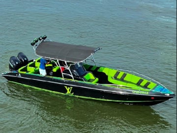 Bateau rapide de luxe