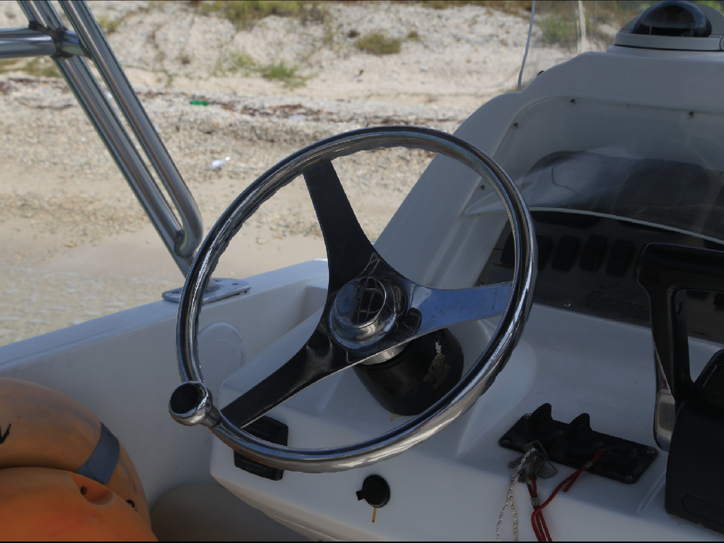 Venta de lancha deportiva para 14 personas