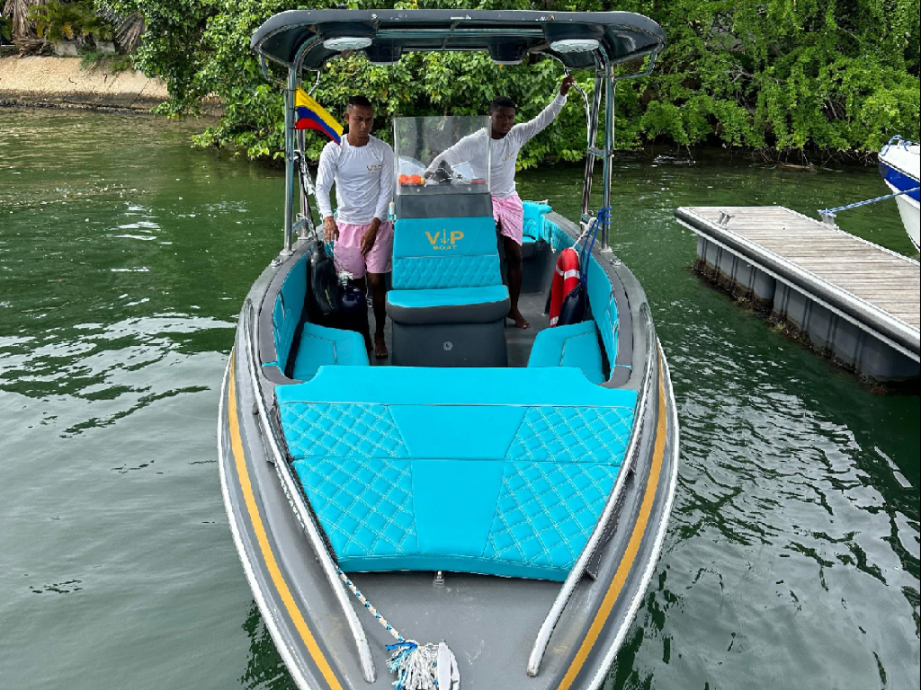 venta de lancha en cartagena para 12 personas