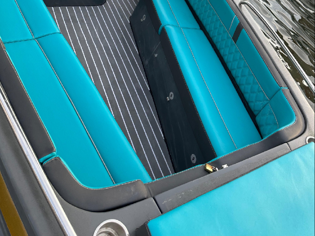 venta de lancha en cartagena para 12 personas