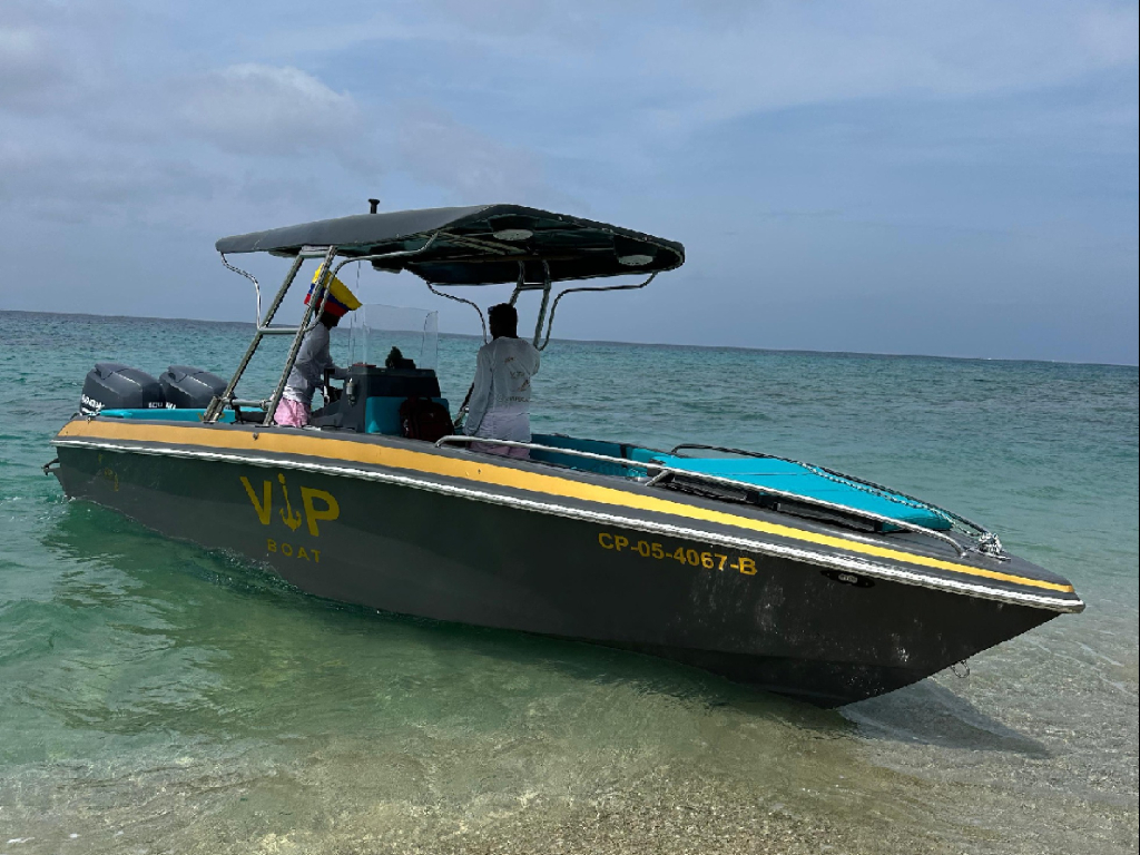 venta de lancha en cartagena para 12 personas