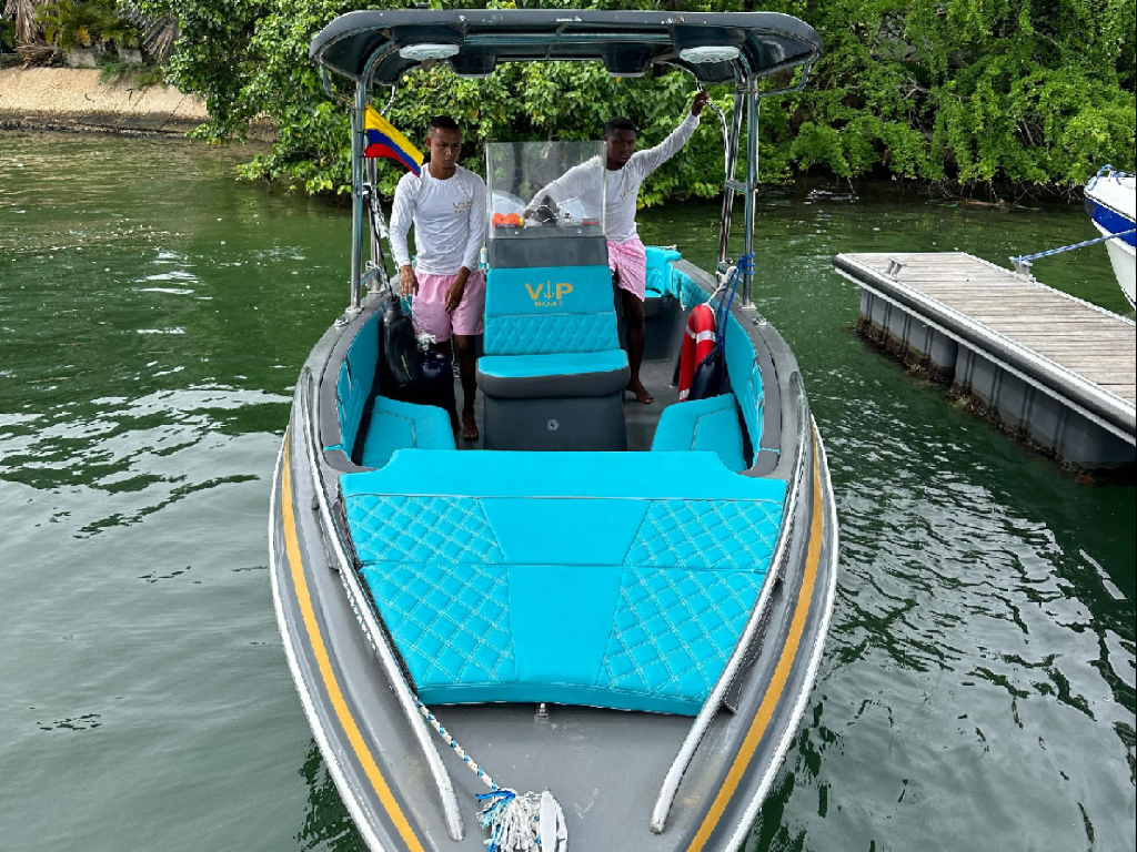 venta de lancha en cartagena para 12 personas