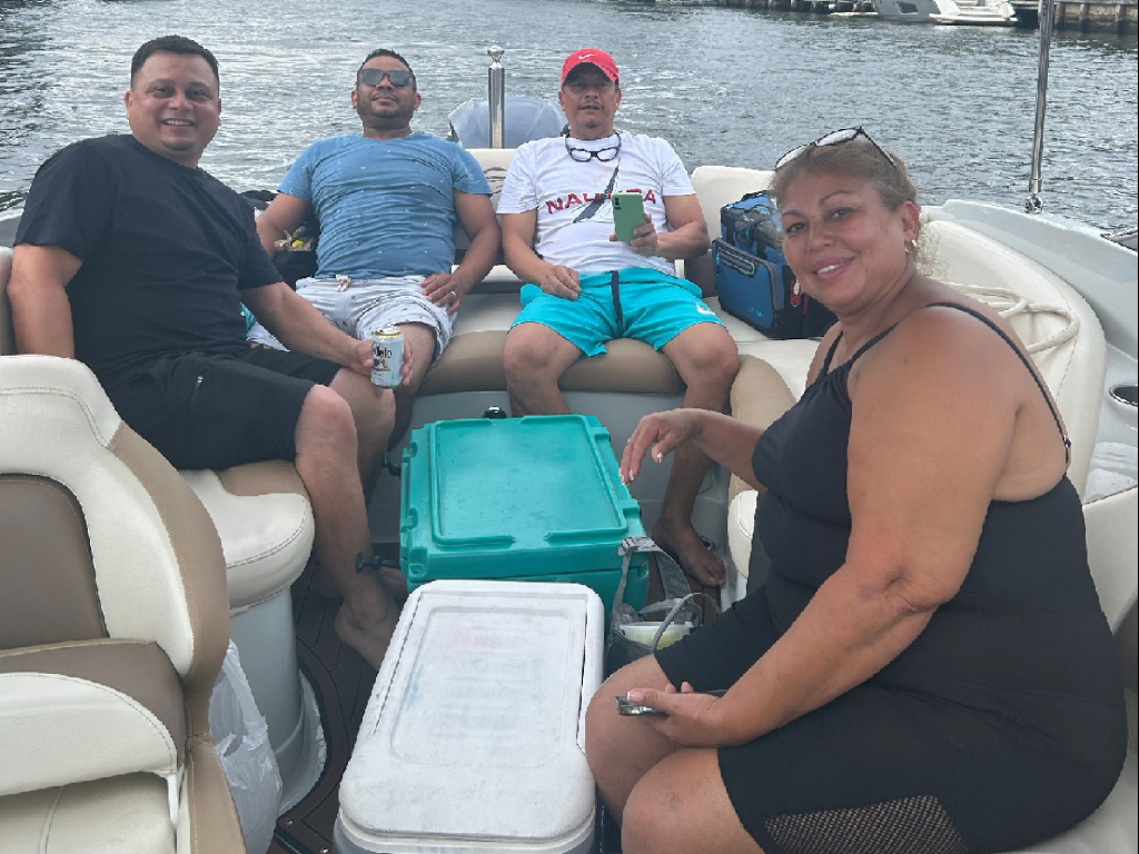 Alquiler de yate en Miami para 9 personas