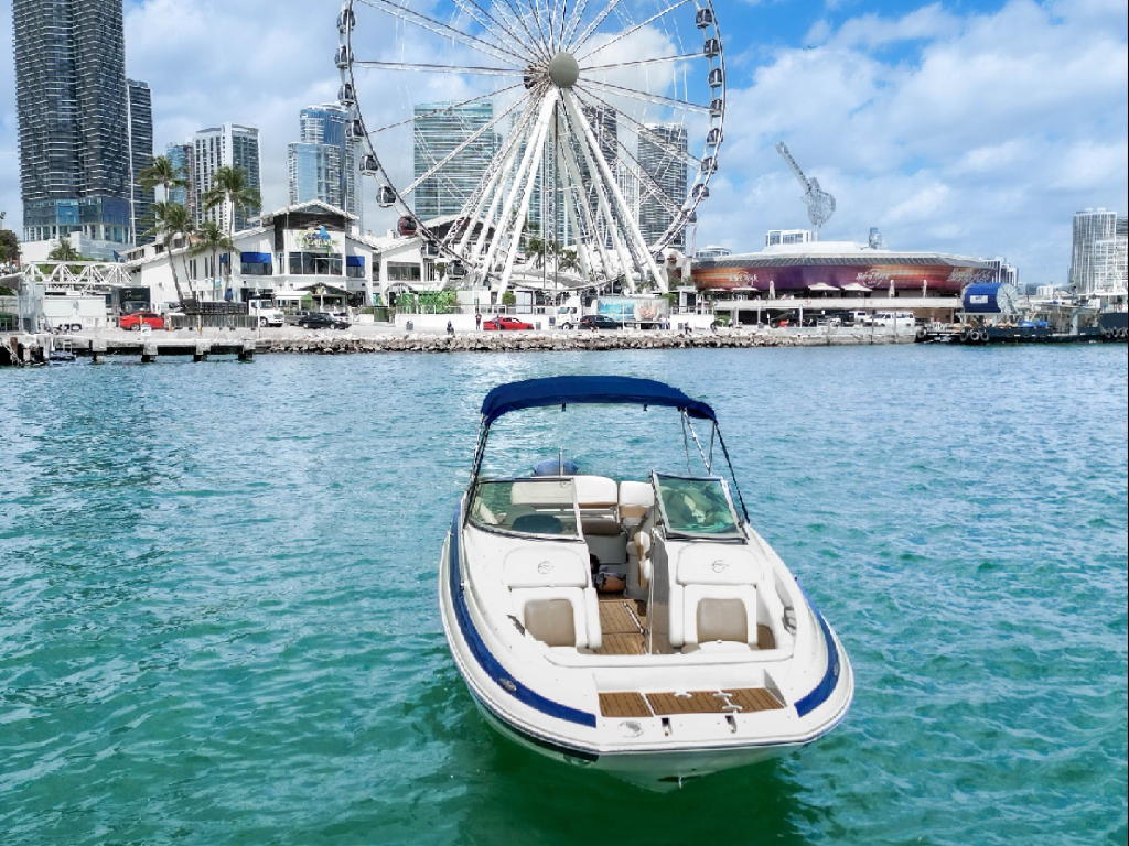 Alquiler de yate en Miami para 9 personas