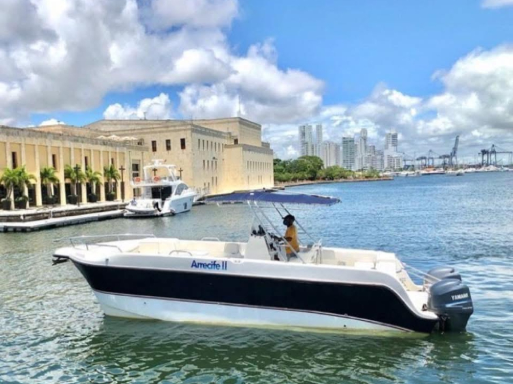 alquiler lancha para 11 personas en Cartagena