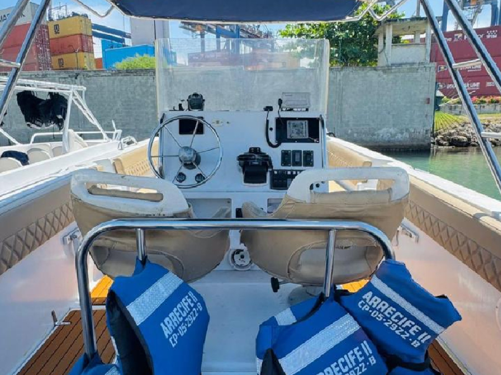 alquiler lancha para 11 personas en Cartagena