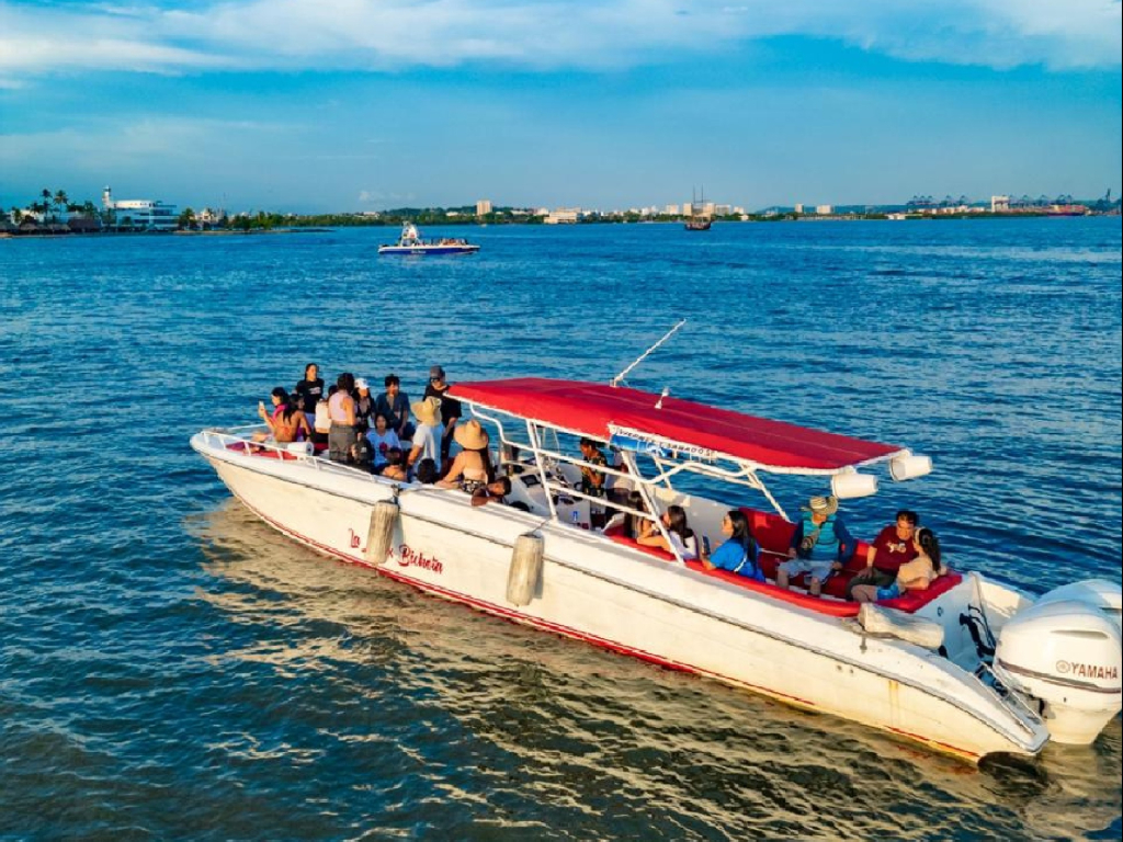 alquiler lancha para 18 personas en cartagena