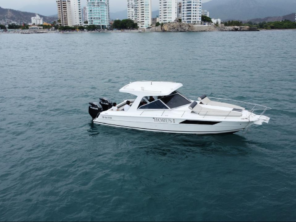 alquiler yate para 20 personas en Santa Marta