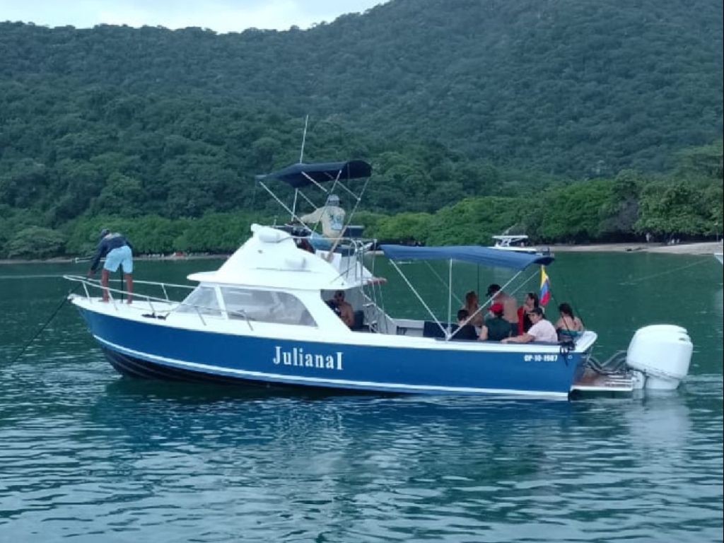 mini yate en santa marta