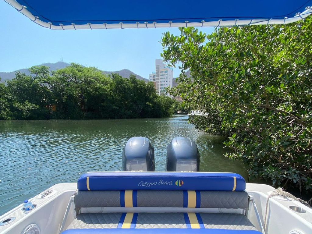 alquiler lancha para 14 personas en Santa Marta