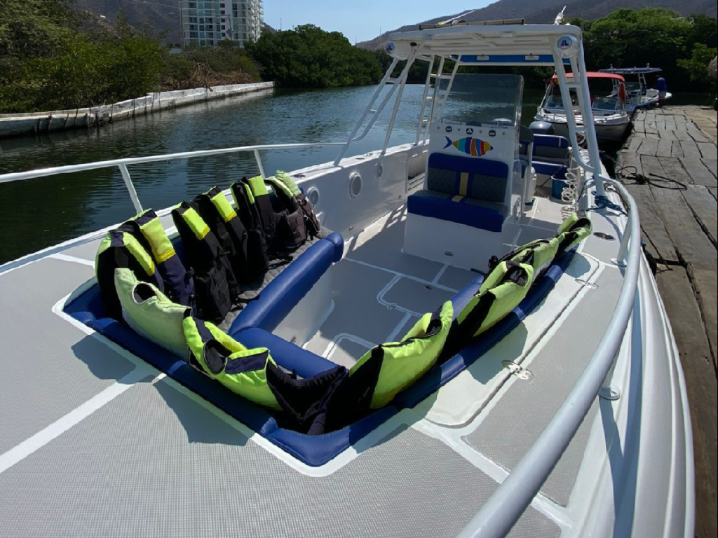 alquiler lancha para 14 personas en Santa Marta