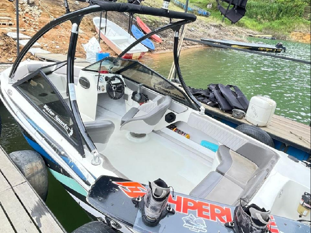 alquiler lancha guatape