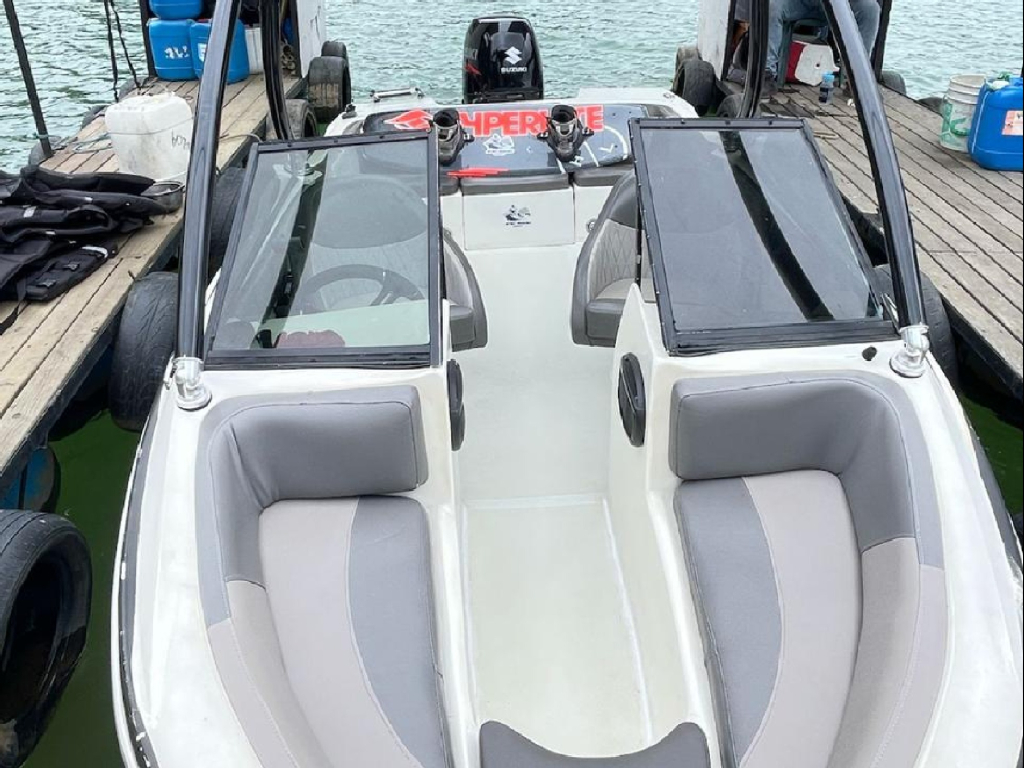 alquiler lancha guatape