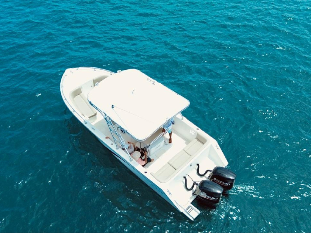 alquiler lancha para esparcir las cenizas