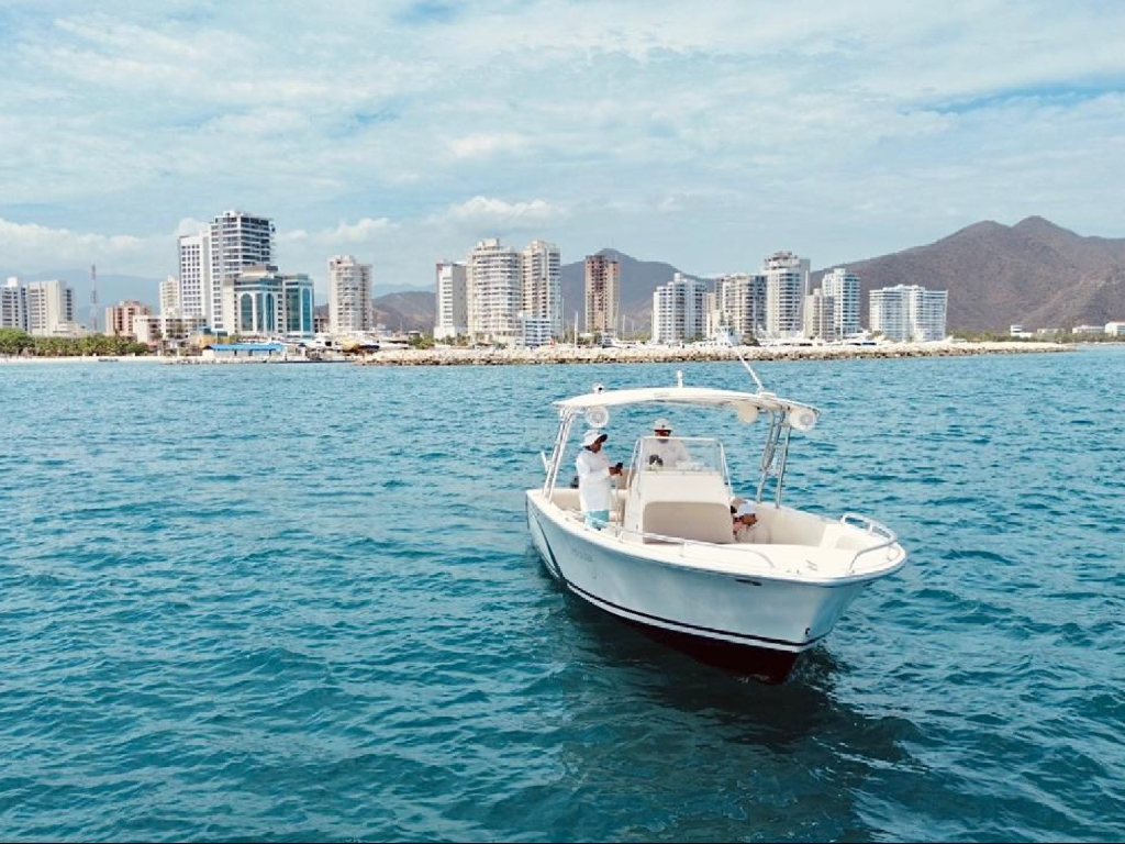 alquiler lancha para esparcir las cenizas