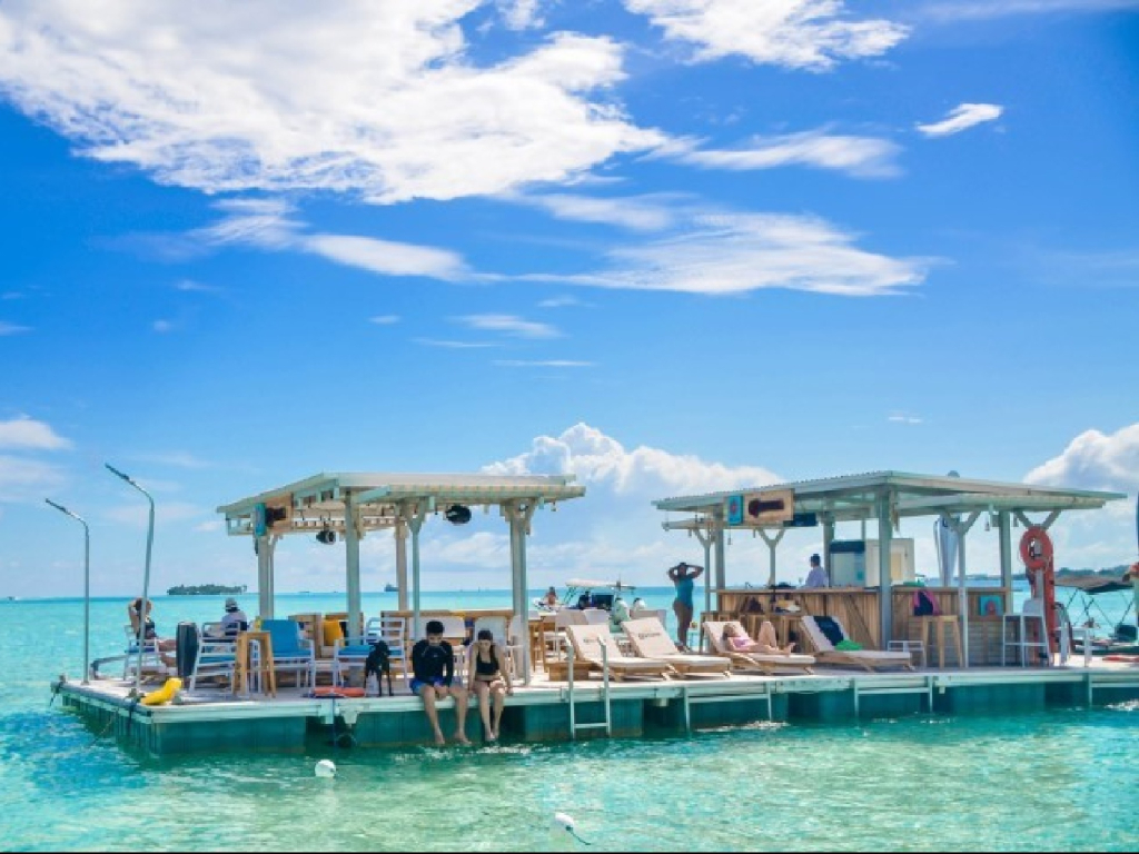 Ibiza bar flotante