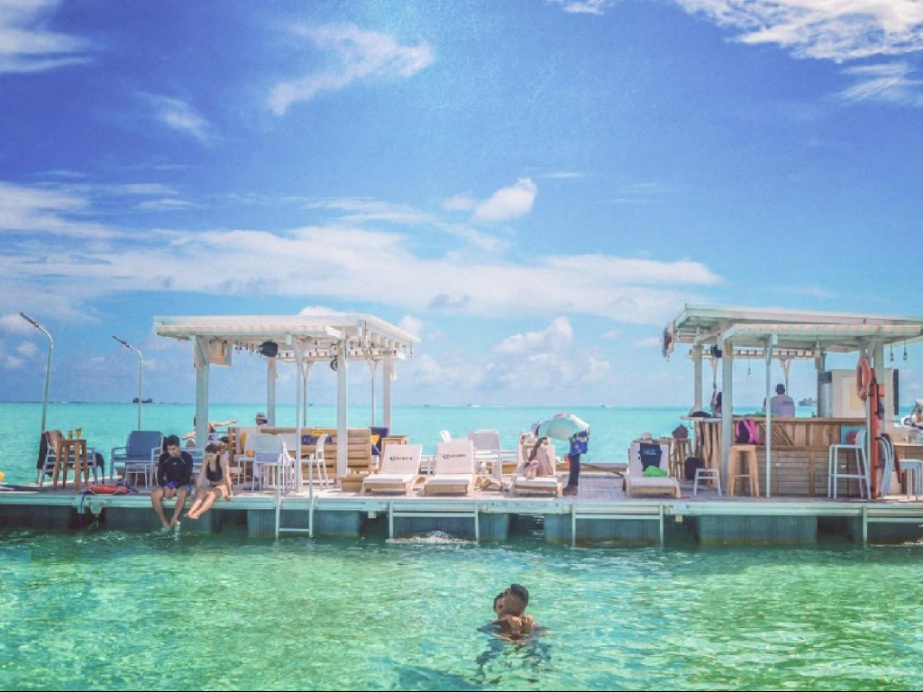 Pasadía en Ibiza Bar Flotante