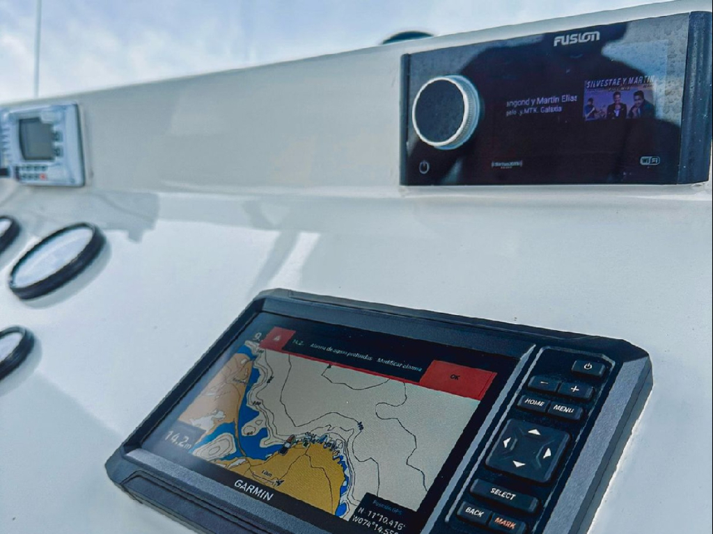 ALQUILER lancha en santa marta para 16 personas