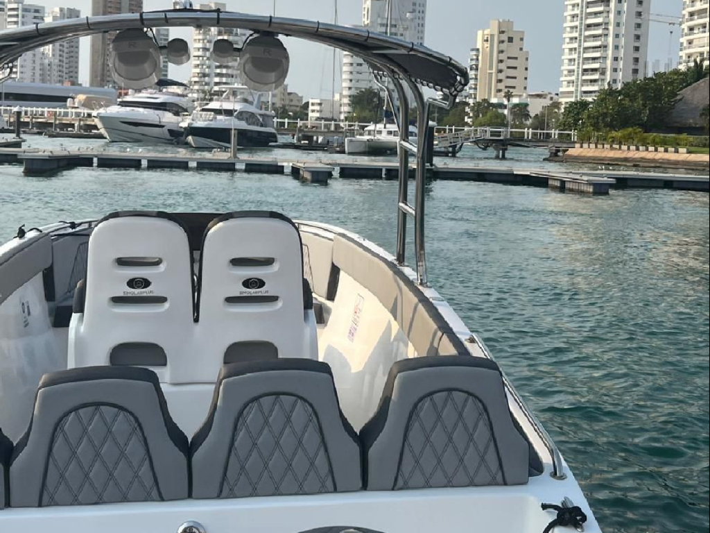 alquiler lancha para 10 personas en Cartagena