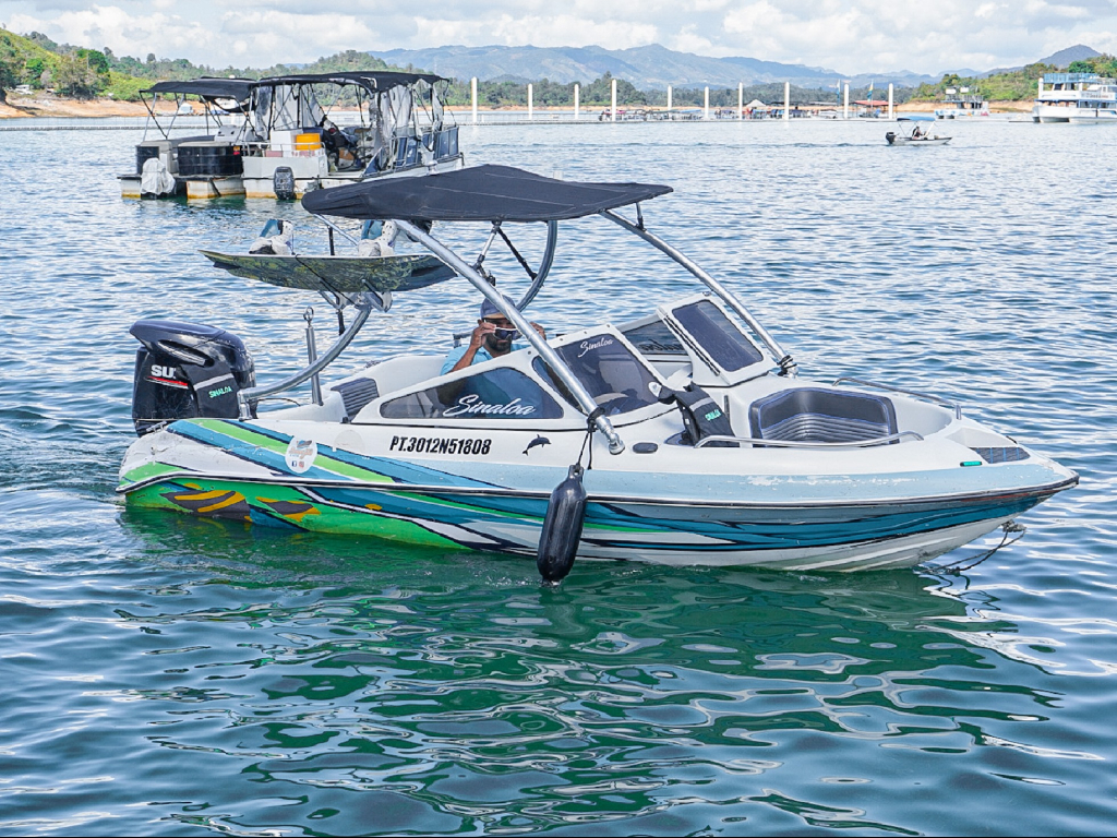 Alquiler lancha en Guatape para 6 personas