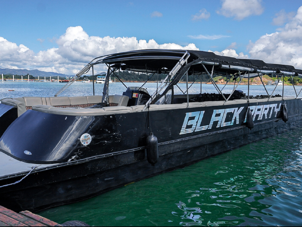 Alquiler plancton para 40 personas en Guatape