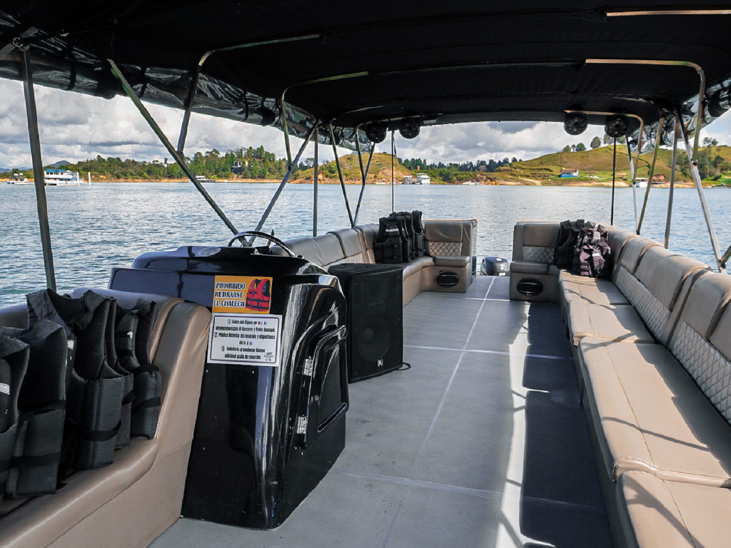 Alquiler ponton para 25 personas en Guatape