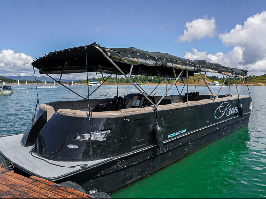 Alquiler ponton para 25 personas en Guatape