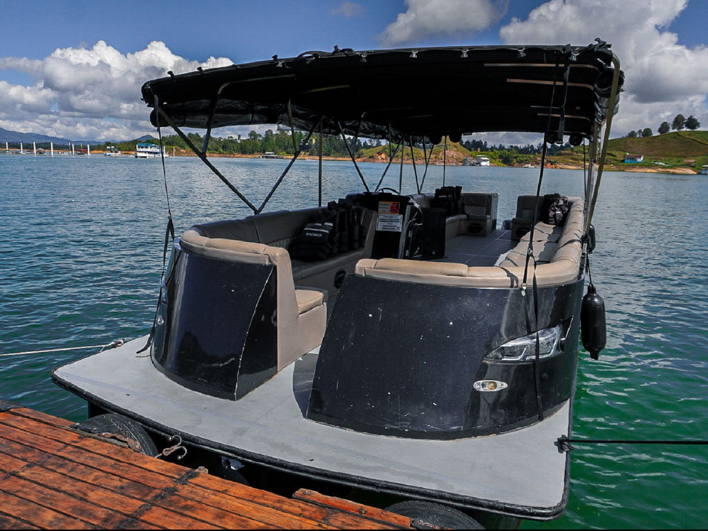 Alquiler ponton para 25 personas en Guatape