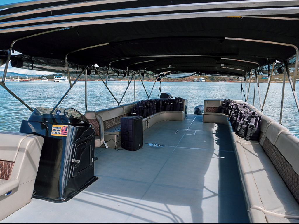 Alquiler ponton para 40 personas en Guatape