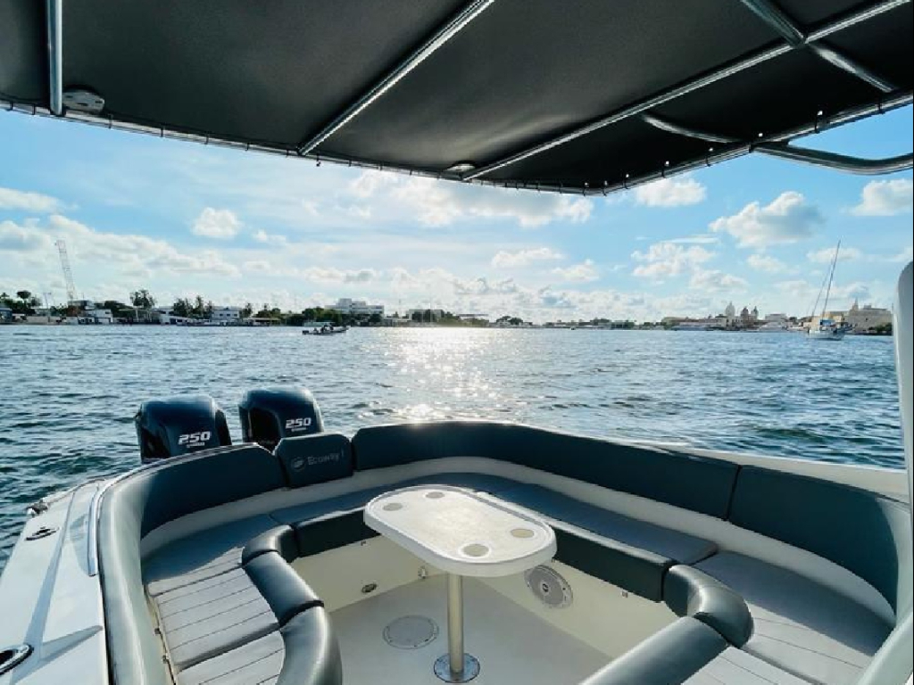 alquiler lancha para 18 personas en cartagena