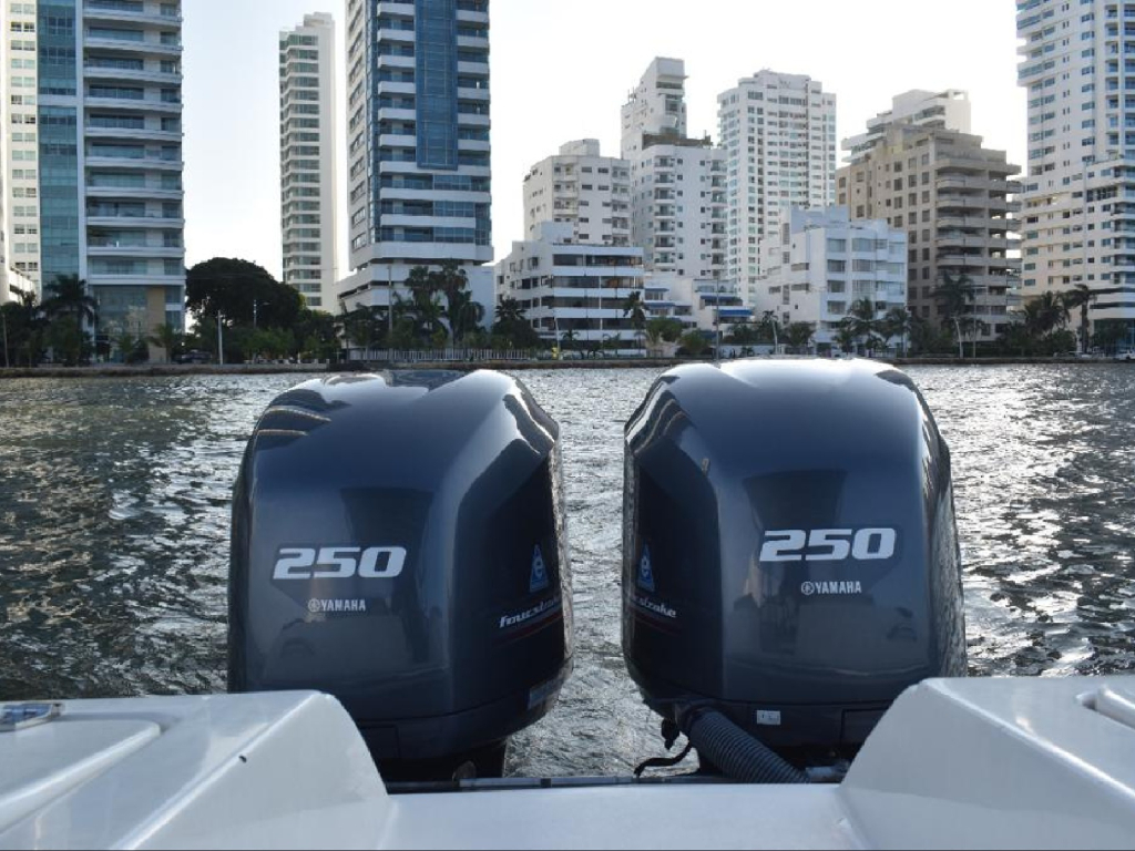 Alquiler lancha para 20 personas en Cartagena