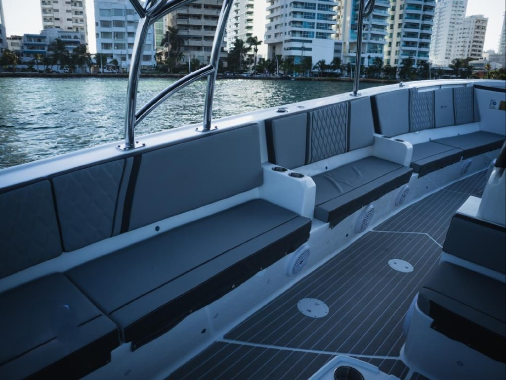 alquiler lancha para 30 personas en Cartagena