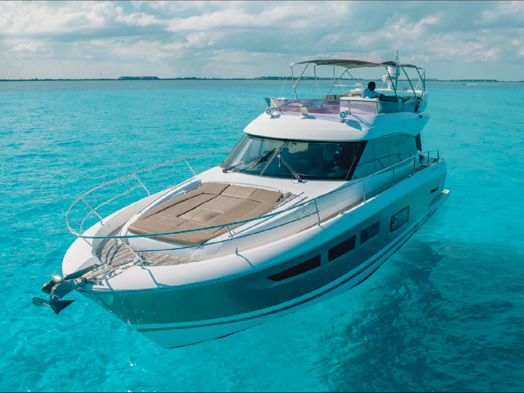 Alquiler yate para 14 personas en Cancun