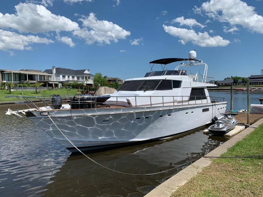 alquiler yate en argentina para 22 personas