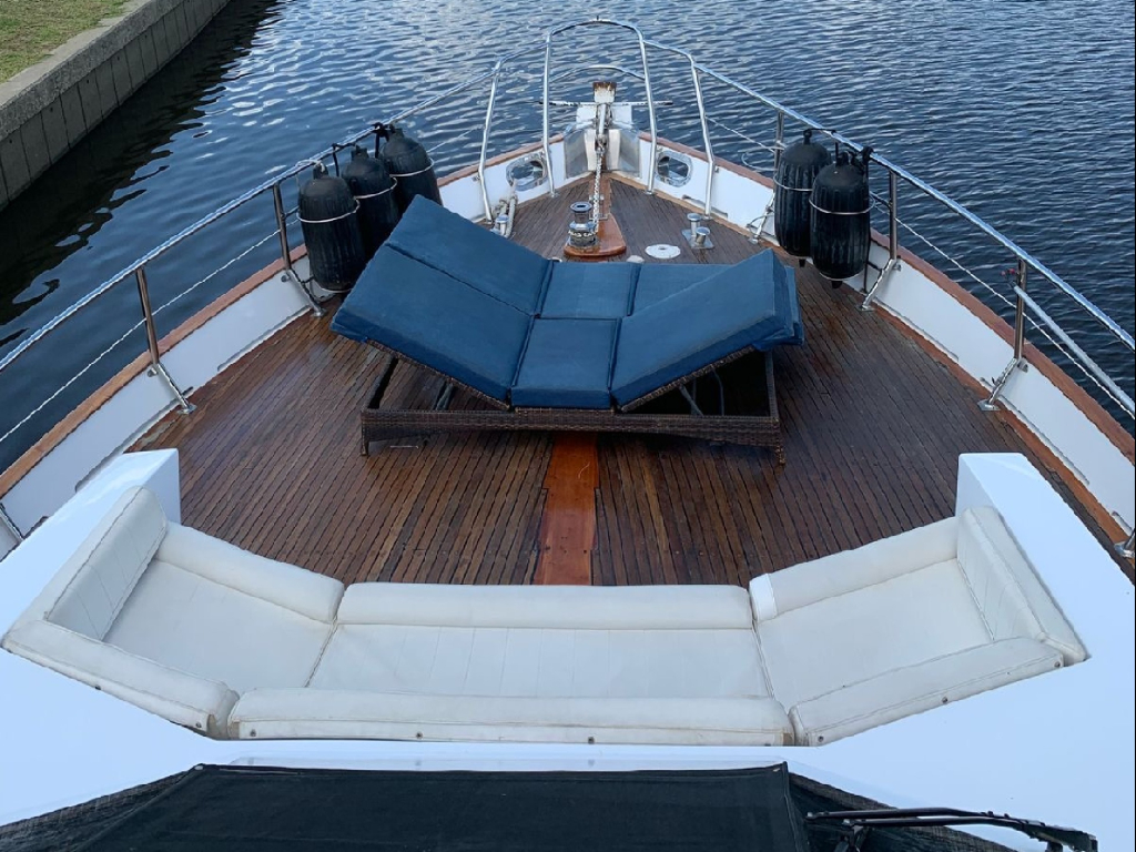 alquiler yate en argentina para 22 personas