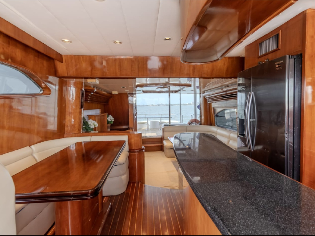 alquiler de yate para 30 personas en Cartagena