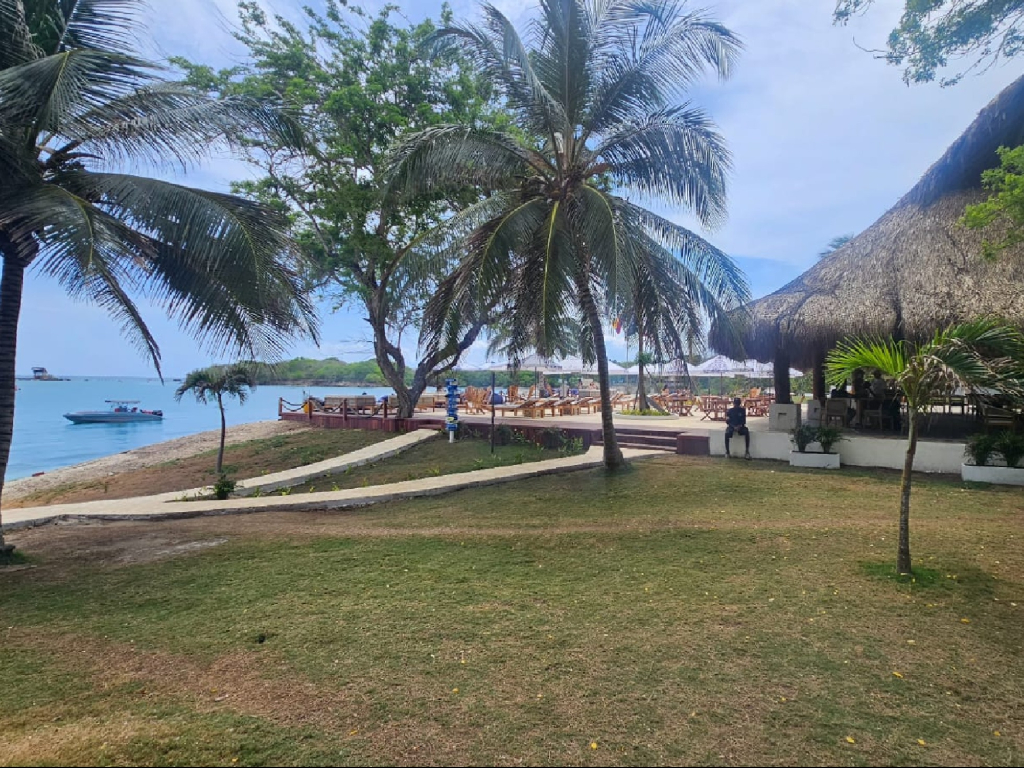 pasadia capri beach club en islas del rosario