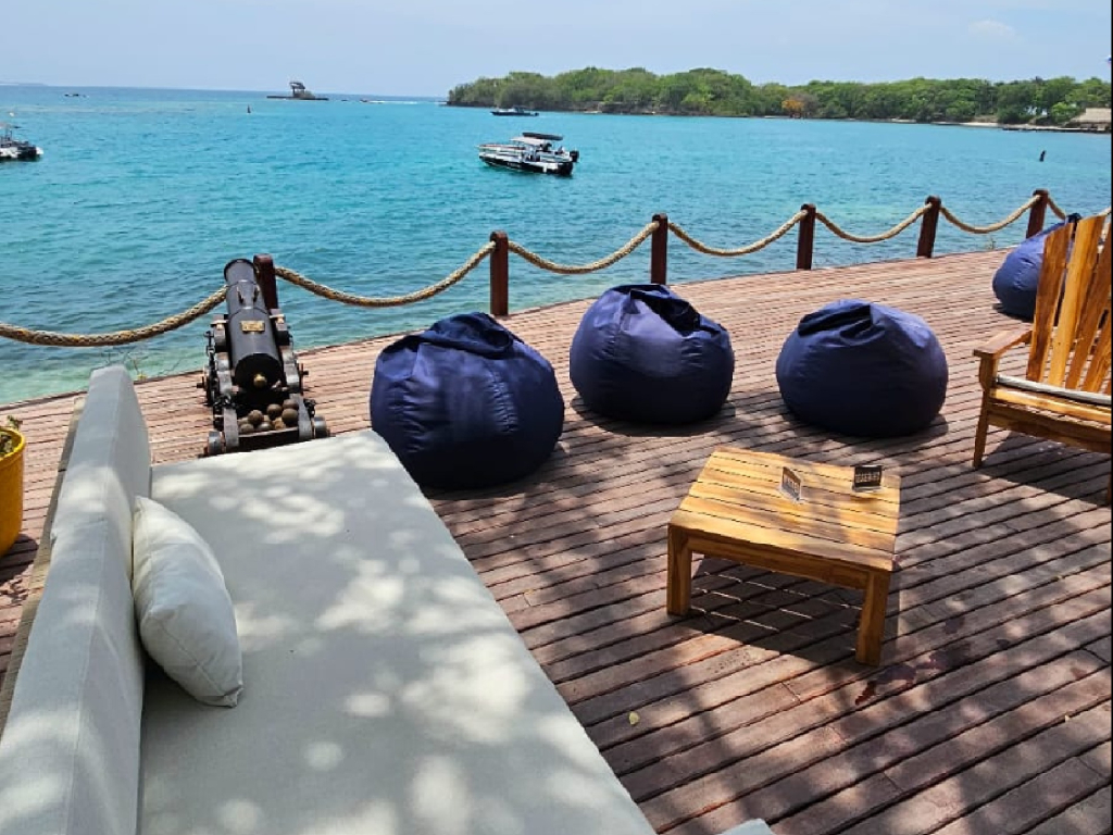 pasadia en capri beach club en islas del rosario cartagena