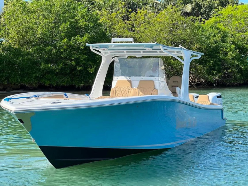 Alquiler lancha de lujo en Santa Marta para 14 personas