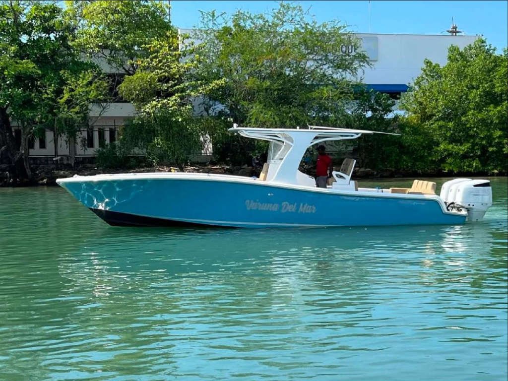 Alquiler lancha de lujo en Santa Marta para 14 personas