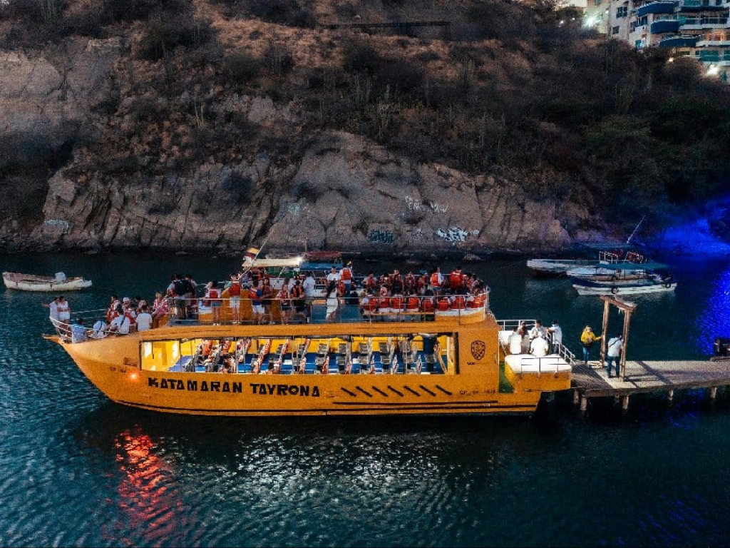 Bahia Concha en Catamarán