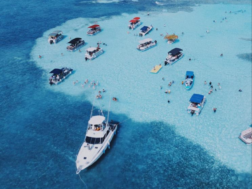 alquiler yate para 25 personas en San Andres