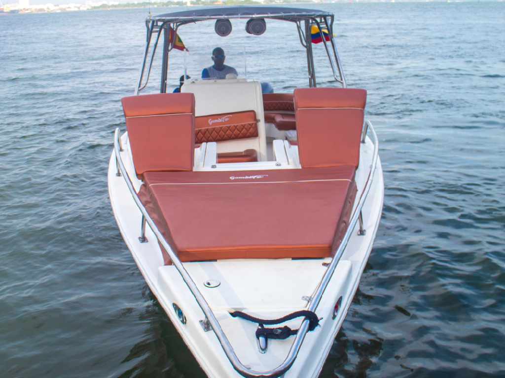 alquiler lancha para 15 personas en Cartagena