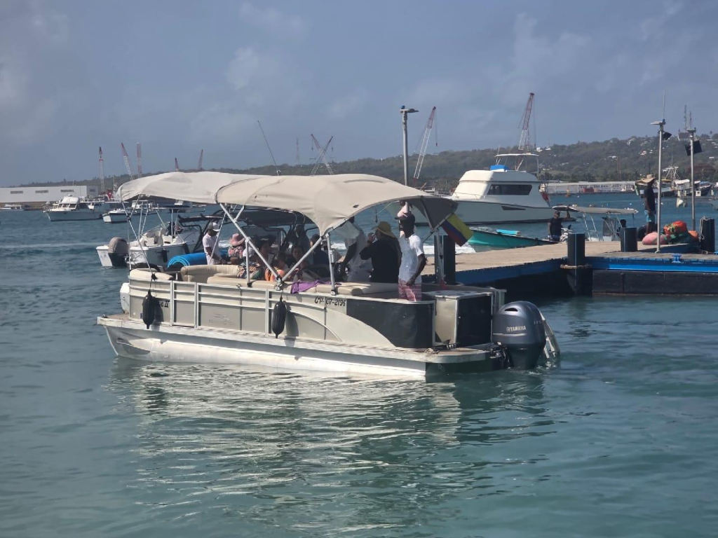alquiler ponton para 10 personas en San Andres