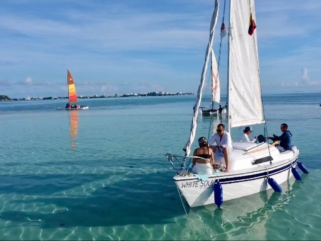 alquiler velero en san andres para 2 a 4 personas