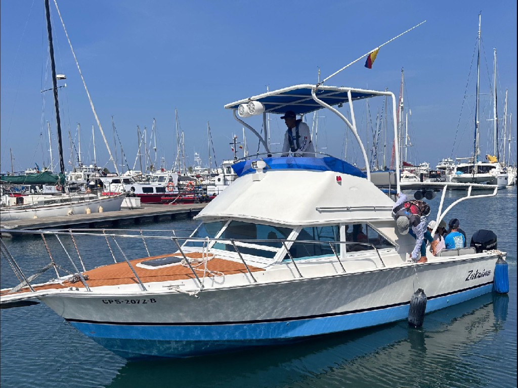 alquiler yate para 14 personas en santa marta